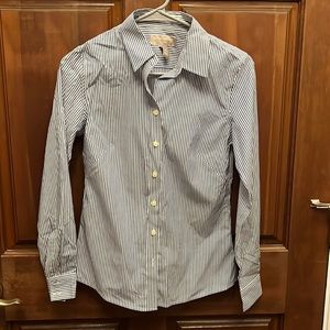 Banana republic long sleeve button up shirt (blue and white) size 2
